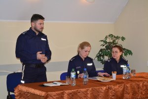 Komendant Powiatowy Policji w Nowym Dworze Gdańskim insp. Tomasz Pawlak, Zastępca Komendanta Wojewódzkiego Policji w Gdańsku insp. Ewa Pachura, Zastępca Komendanta Powiatowego Policji w Nowym Dworze Gdańskim, mł. insp. Grażyna Szulewska - Stahn